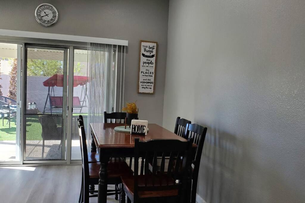 Comfortable Family Home Las Vegas Exterior photo
